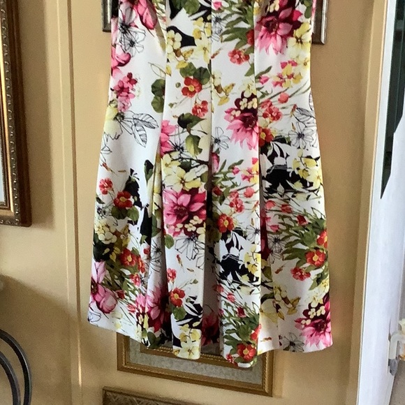 American living sleeveless dress beautiful flowers stretchy Red green ye… - Picture 9 of 16
